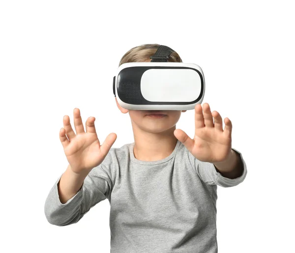 Netter Junge Mit Virtual Reality Brille Auf Weißem Hintergrund — Stockfoto