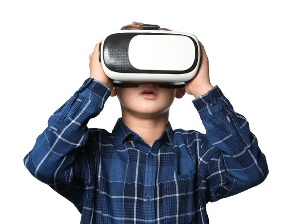 Netter Junge Mit Virtual Reality Brille Auf Weißem Hintergrund — Stockfoto