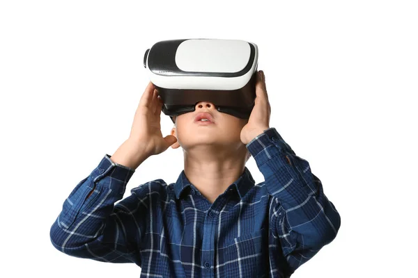 Netter Junge Mit Virtual Reality Brille Auf Weißem Hintergrund — Stockfoto