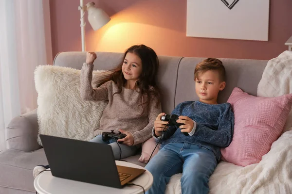 Little Children Playing Computer Game Home — Stock Photo, Image