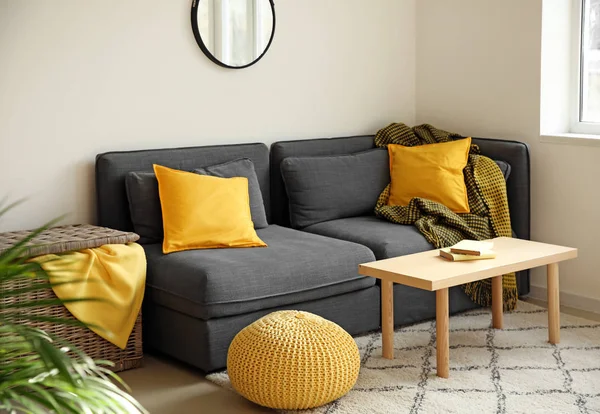 Grande Sofá Confortável Interior Sala Estar — Fotografia de Stock