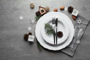 Güzel Noel tablo ayarı gri arka plan üzerinde