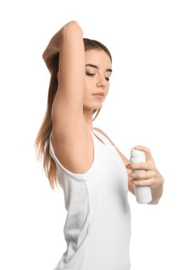 Beyaz arka plan deodorant olan güzel kadın