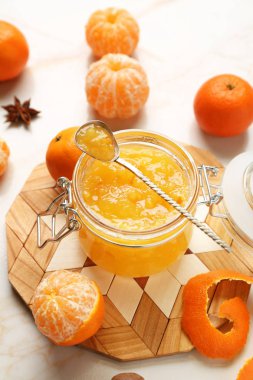 Kavanoz ışık masada lezzetli Mandalina Reçeli