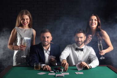 Casino masada poker oyuncularının grubu