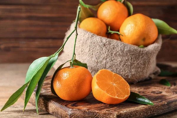 Sack Tasty Juicy Tangerines Wooden Board — Stock Photo, Image