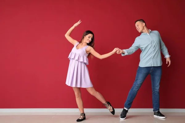 Young Couple Dancing Color Wall — Stock Photo, Image