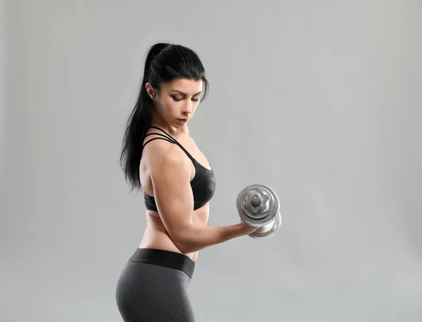 Sporty Muscular Woman Dumbbell Grey Background — Stock Photo, Image