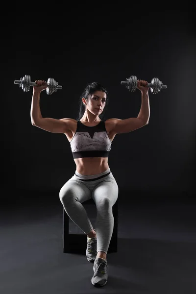 Sporty Muscular Woman Dumbbells Dark Background — Stock Photo, Image
