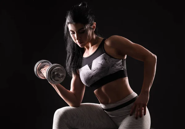 Sporty Muscular Woman Dumbbell Dark Background — Stock Photo, Image