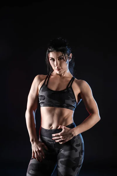 Sporty Muscular Woman Dark Background — Stock Photo, Image