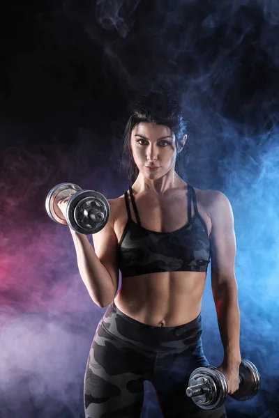 Sporty Muscular Woman Dumbbells Smoke Dark Background — Stock Photo, Image
