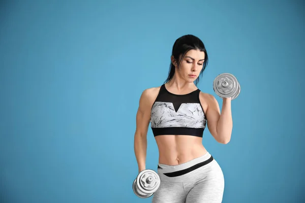 Sporty Muscular Woman Dumbbells Color Background — Stock Photo, Image