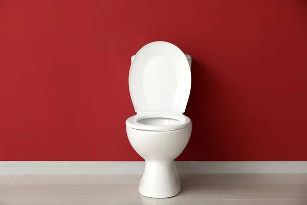 Modern Toilet Keramik Mangkuk Dekat Dinding Warna Kamar Kecil — Stok Foto