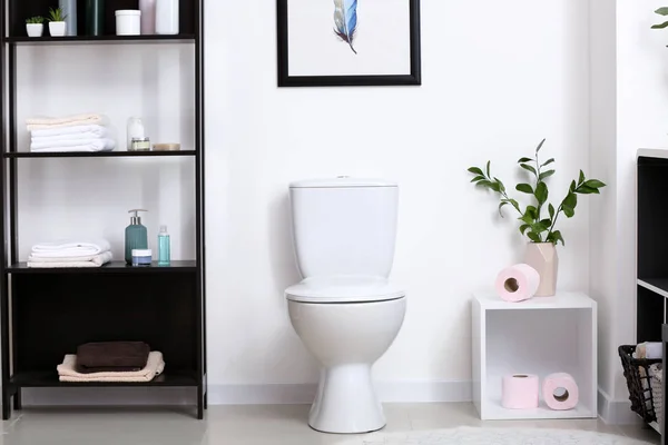 Modern Interior Restroom Ceramic Toilet Bowl — Stock Photo, Image