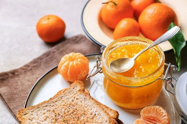 Sklenici Chutné Mandarinky Jam Toastový Chléb Stůl — Stock fotografie