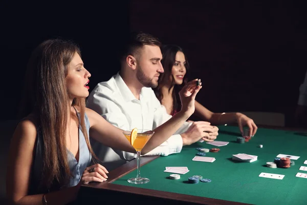 Group People Playing Poker Casino — Stock Photo, Image