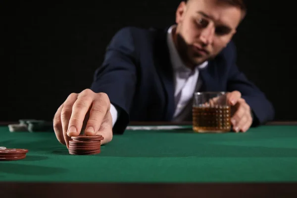 Handsome Poker Player Table Casino — Stock Photo, Image