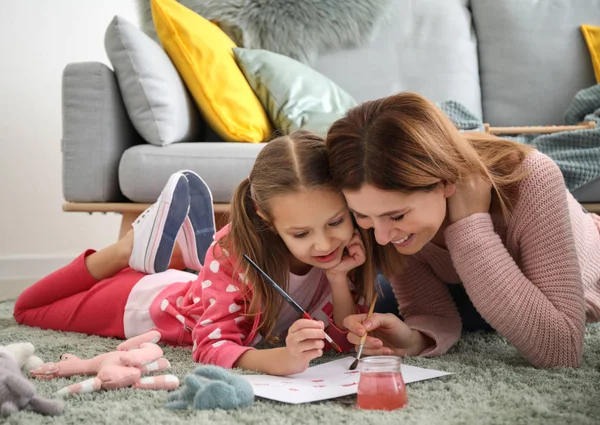 Happy Mother Daughter Painting Home — Stock Photo, Image