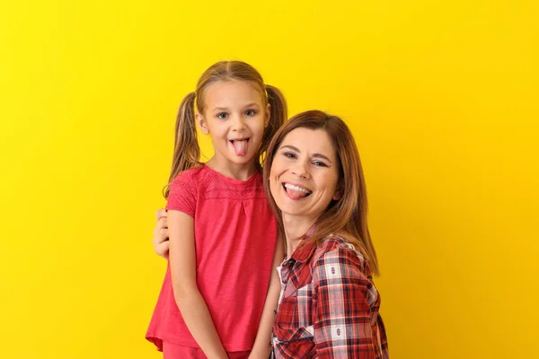 Portrait Happy Mother Daughter Color Background — Stock Photo, Image