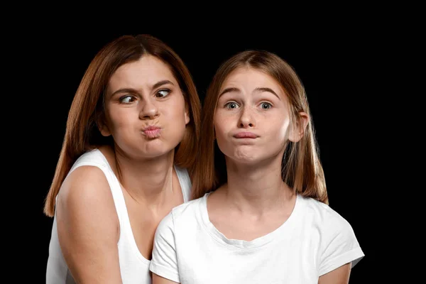 Portrait Funny Mother Daughter Dark Background — Stock Photo, Image