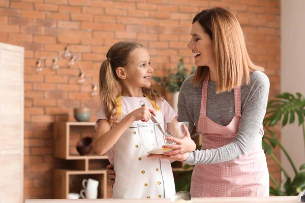 Happy Mother Daughter Cooking Pastry Kitchen Home — Stock Photo, Image