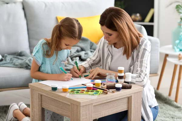 Happy Mother Daughter Painting Home — Stock Photo, Image