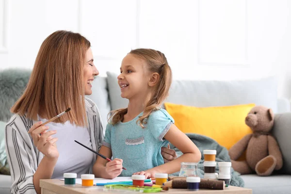 Happy Mother Daughter Painting Home — Stock Photo, Image