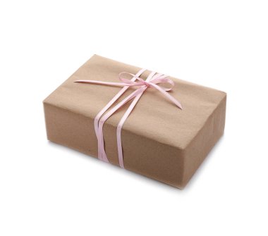 Beyaz arka plan üzerinde şenlikli hediye kutusu