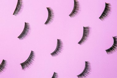 Renk arka plan üzerinde birçok yanlış eyelashes