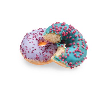 Beyaz arka planda tatlı çörekler