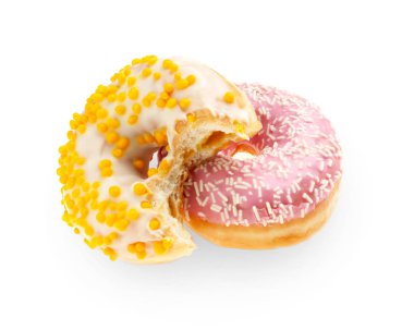 Beyaz arka planda tatlı çörekler