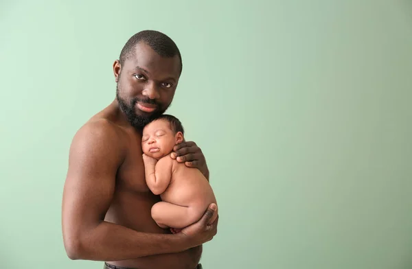 Portrait Happy African American Father Little Baby Color Background — Stock Photo, Image