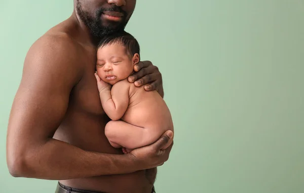 Happy African American Father Little Baby Color Background — Stock Photo, Image