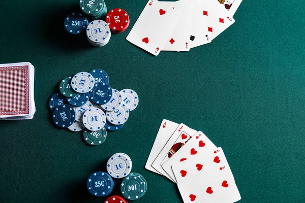 Fichas Cartas Mesa Casino —  Fotos de Stock