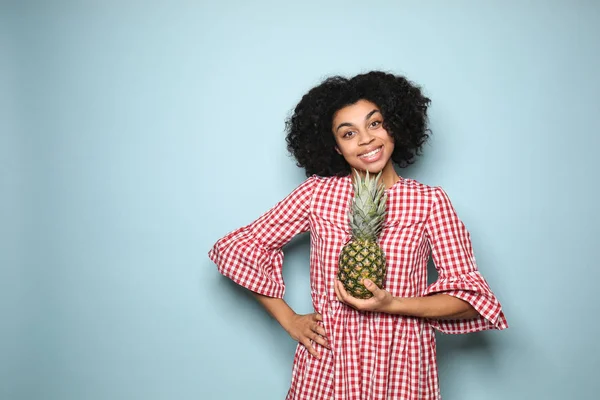 Portrait Young African American Woman Pineapple Color Background — Stock Photo, Image