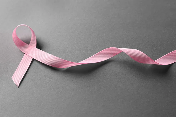 Cinta Rosa Sobre Fondo Gris Concepto Conciencia Sobre Cáncer Mama —  Fotos de Stock