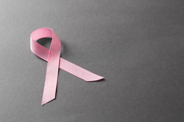 Cinta Rosa Sobre Fondo Gris Concepto Conciencia Sobre Cáncer Mama — Foto de Stock