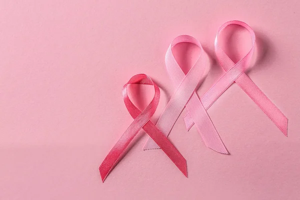 Cintas Rosadas Sobre Fondo Color Concepto Conciencia Sobre Cáncer Mama — Foto de Stock