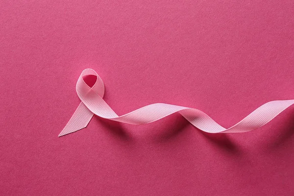 Cinta Rosa Sobre Fondo Color Concepto Conciencia Sobre Cáncer Mama — Foto de Stock