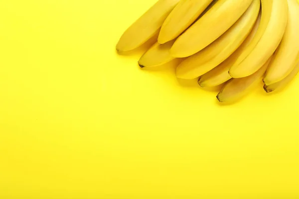 Plátanos Dulces Maduros Sobre Fondo Color — Foto de Stock