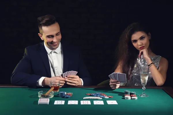 Pessoas Jogando Cartas Cassino — Fotografia de Stock