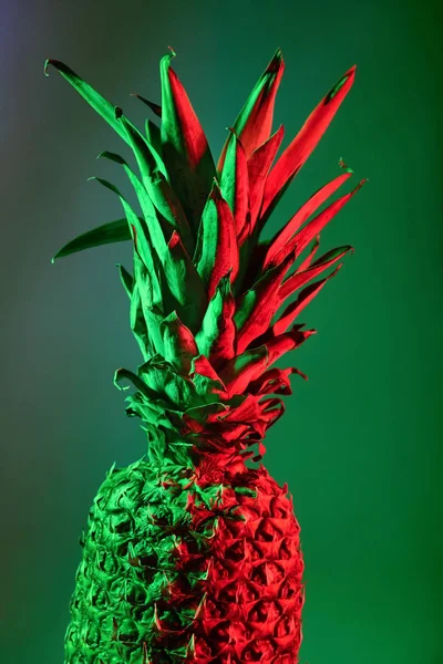 Ananas Fresco Sfondo Colore — Foto Stock