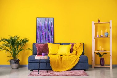 Modern oturma odası rahat kanepe ile güzel iç