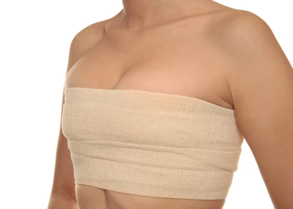 胸部包扎在白色背景下的女人 扩大乳房的概念 — 图库照片
