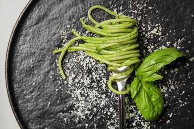 Lezzetli makarna tabağı, yakın plan.