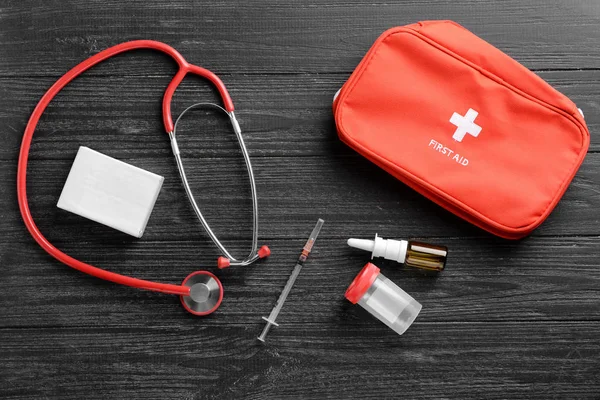 Stethoscoop Drugs Eerste Hulp Kit Houten Achtergrond Health Care Concept — Stockfoto