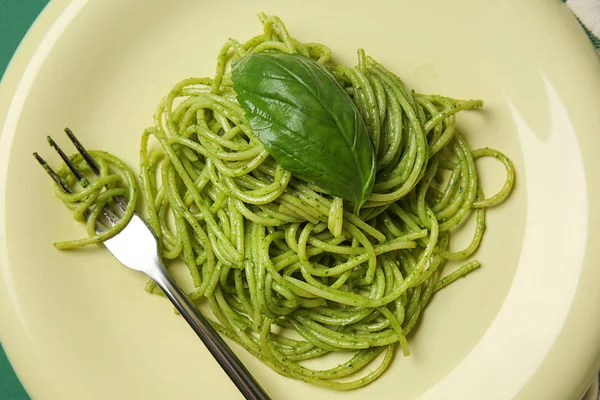 Prato Com Massa Pesto Saboroso Close — Fotografia de Stock