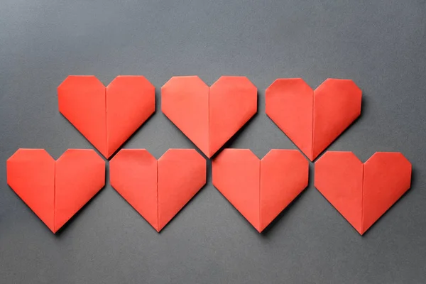 Origami Herzen Auf Dunklem Hintergrund — Stockfoto