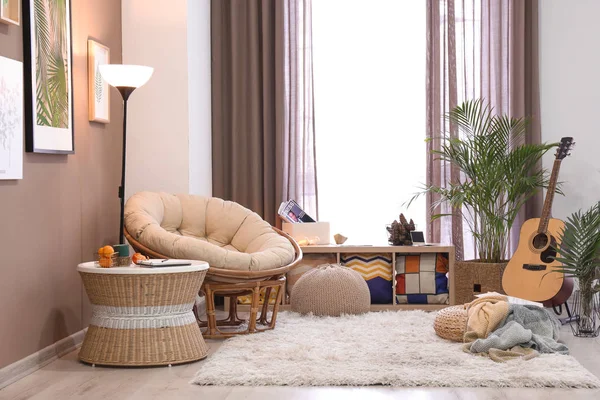 Stylový Interiér Obývacího Pokoje Pohodlnou Obývací Křeslo — Stock fotografie